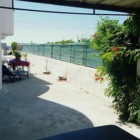 Beachfront Tonnarella Apartment *